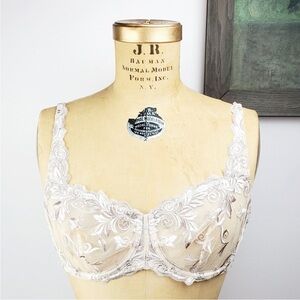 🍦 Soma Elegant Lace Underwire Bra - Cream Size 44G